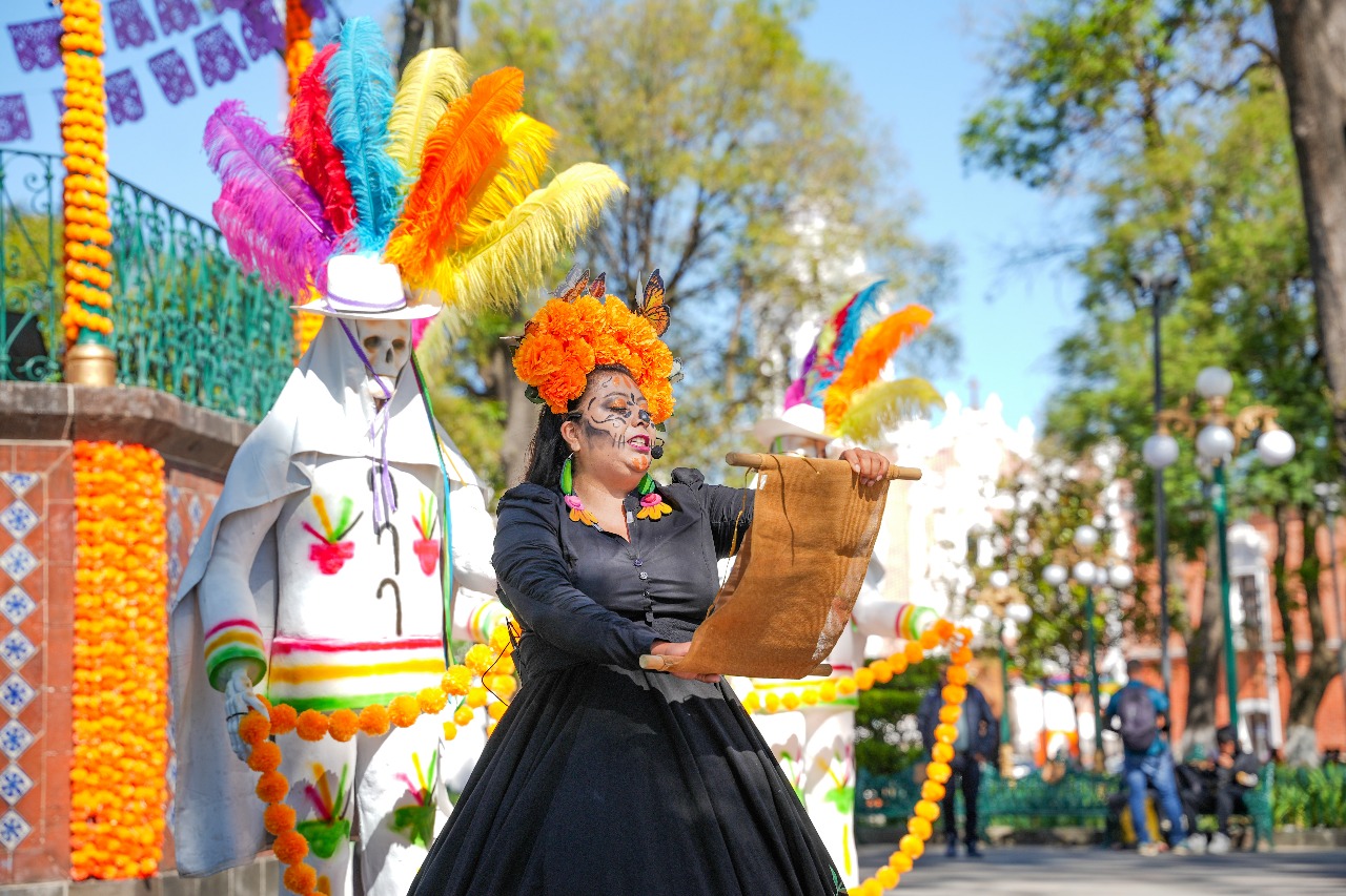 La Pregonera del Rey se transforma en una elegante Catrina